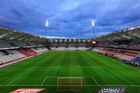 les filles de reims|Les filles du Stade de Reims : des footballeuses avant